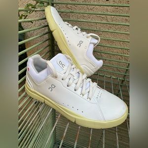 ON tennis shoes “the Roger” women’s size 8.5. Worn twice.